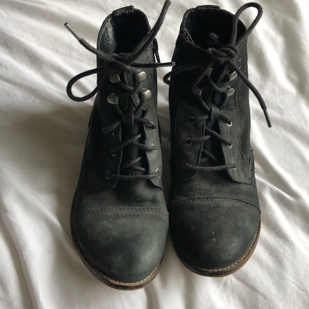 Suede Steve Madden boots